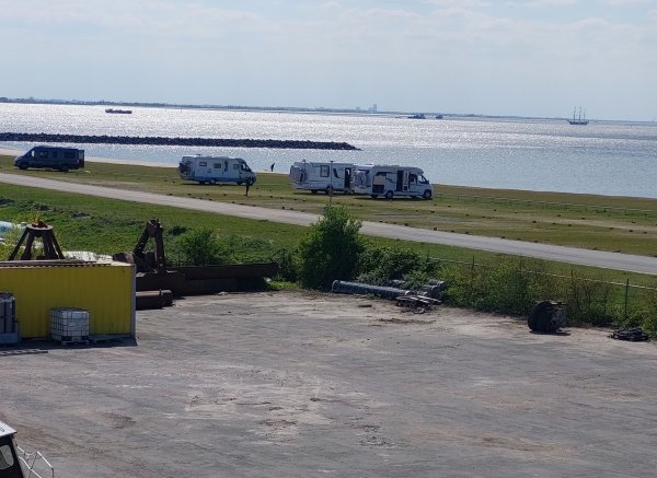 Camp & Surf Markermeer — Photo 2