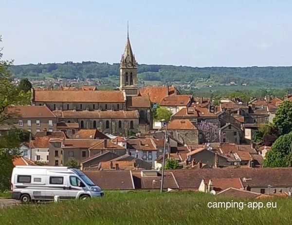 Stellplatz Bourbonne les Bains — Photo 3