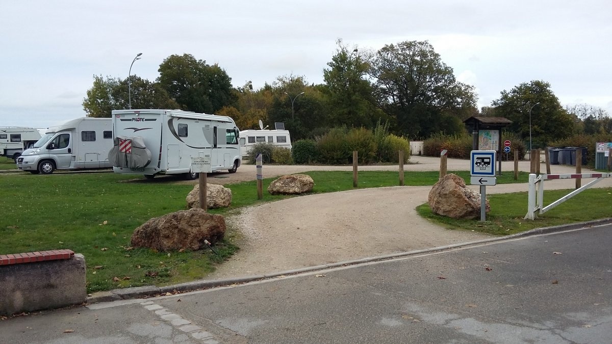 Stellplatz Sully-sur-Loire — Campervan Site in Sully-sur-Loire