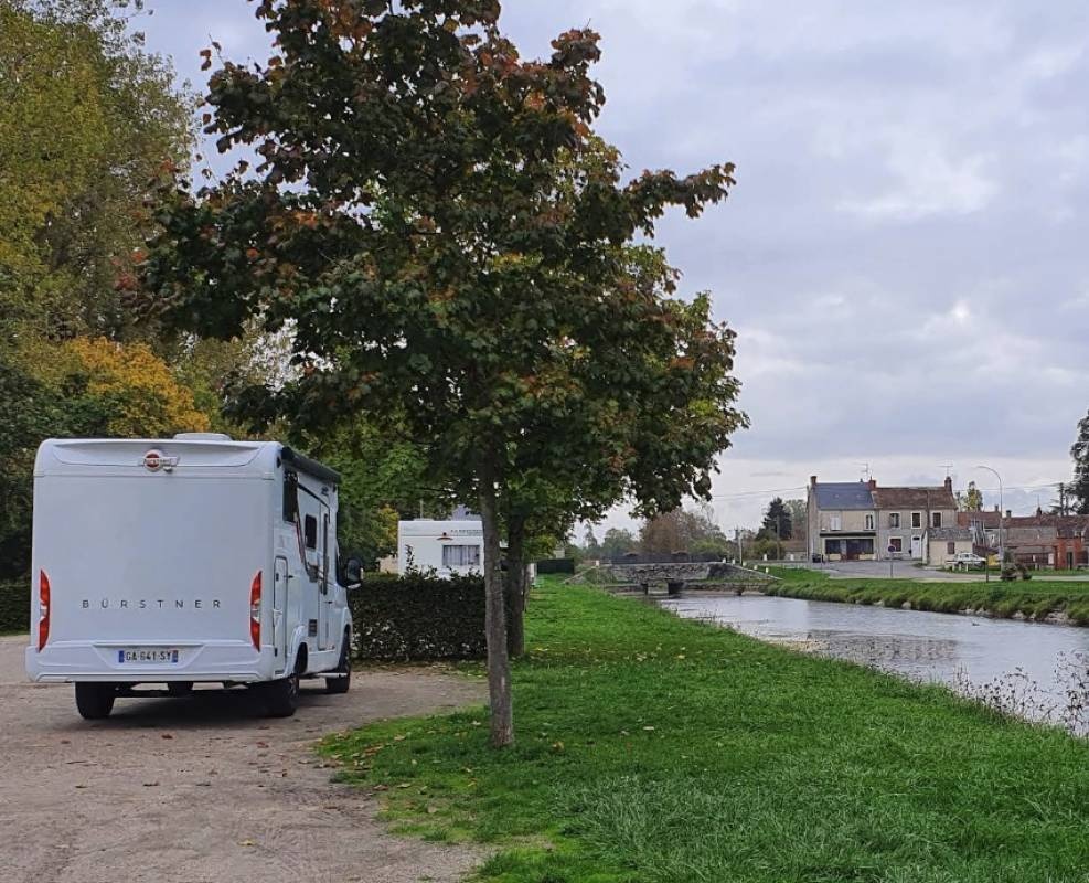 WoMo Stellplatz Sancoins — Area Autocaravanas in Sancoins