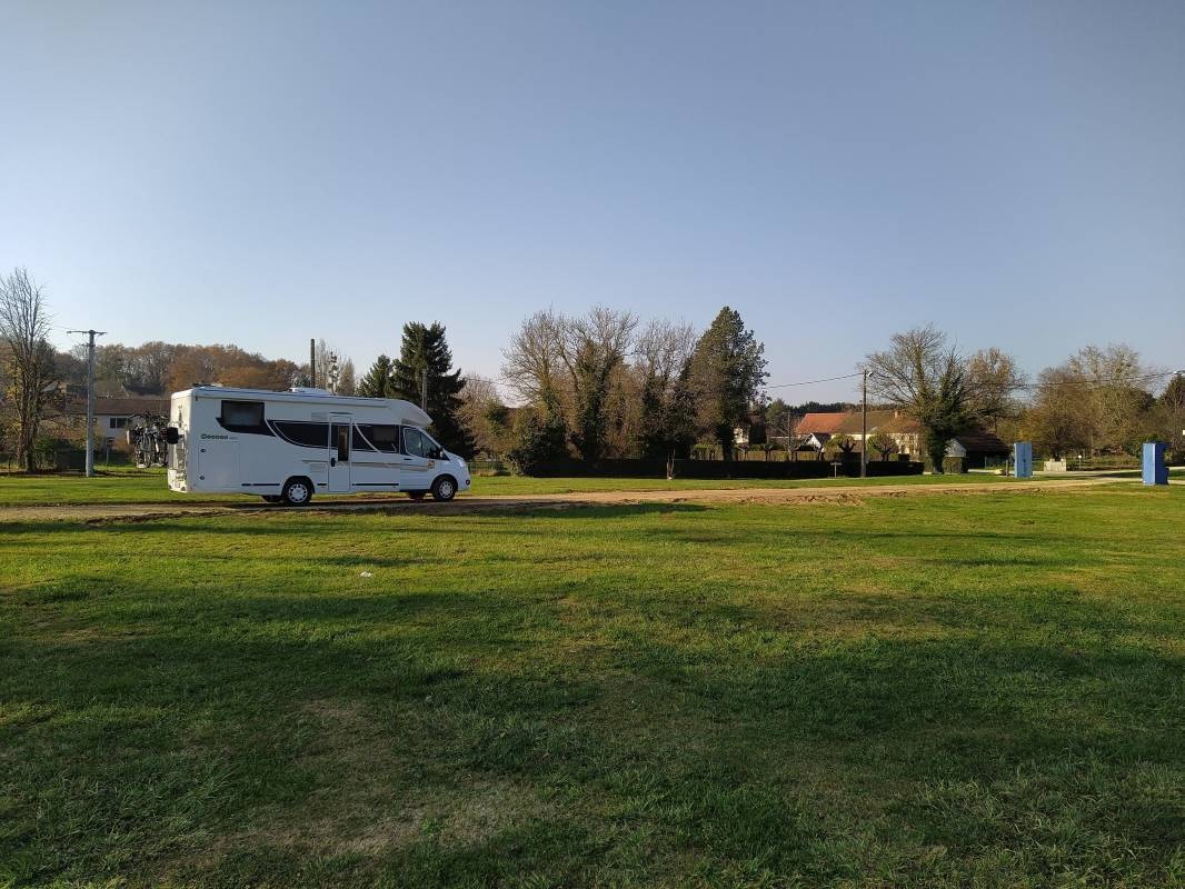 WoMo Stellplatz Lamarche-sur-Saône — Stellplatz in Lamarche-sur-Saône