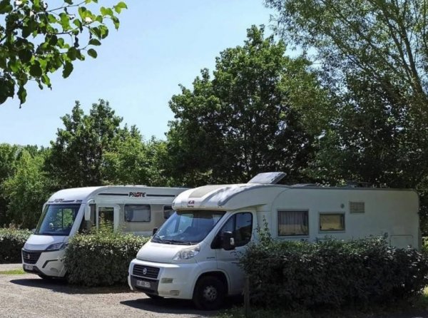 Stellplatz Rodez (max. 3.1 m Höhe) — Zdjęcie 2