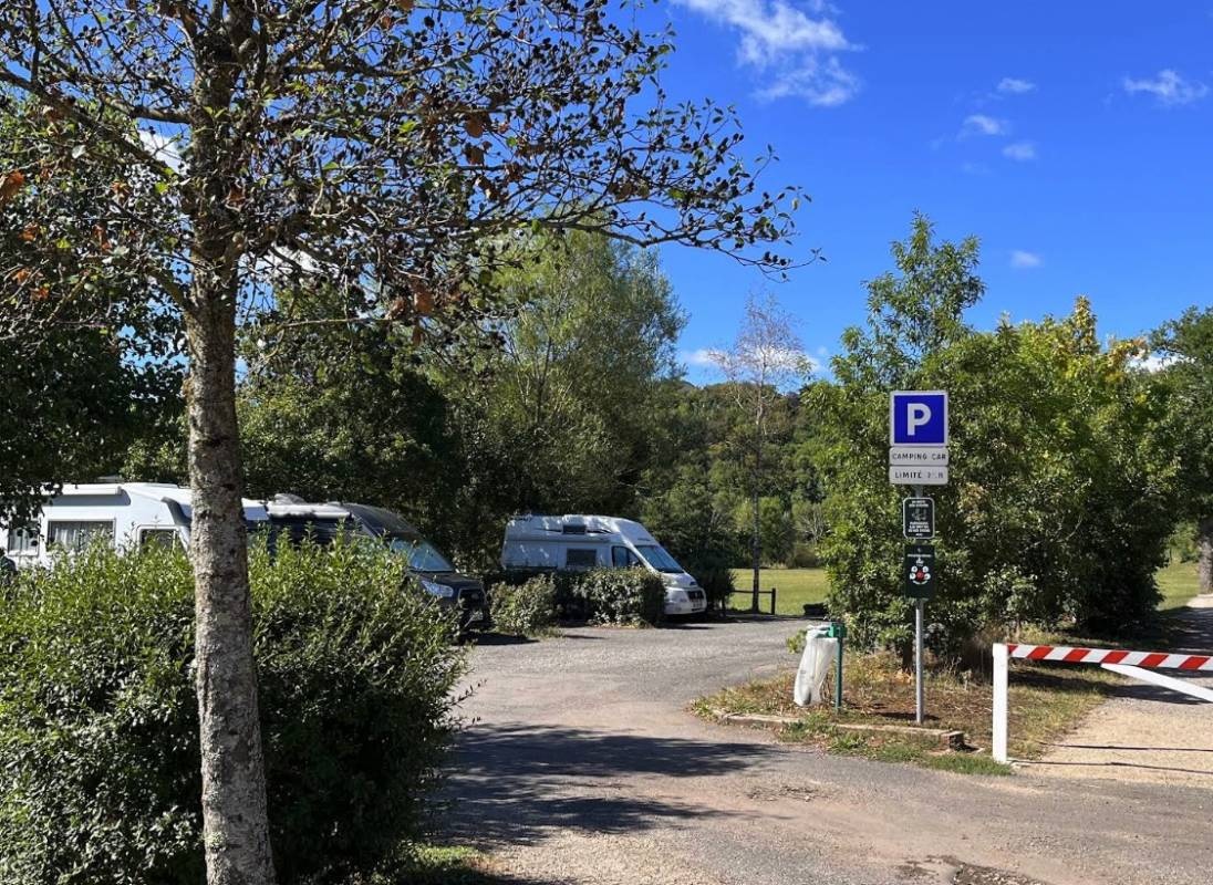 Stellplatz Rodez (max. 3.1 m Höhe) — Sp. parking dla kamperów in Rodez