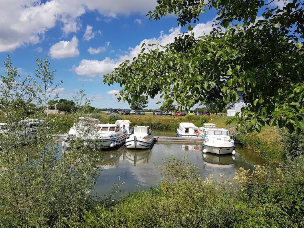 Stellplatz an der Saône Pontailler sur Saône — Stellplatz in Pontailler-sur-Saône