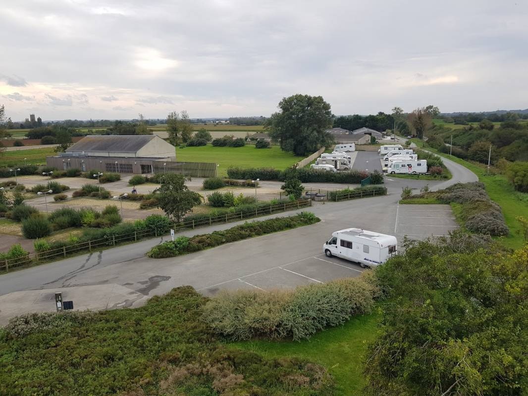 Stellplatz Saint-Benoît-des-Ondes — Camperplaats in Saint-Benoît-des-Ondes