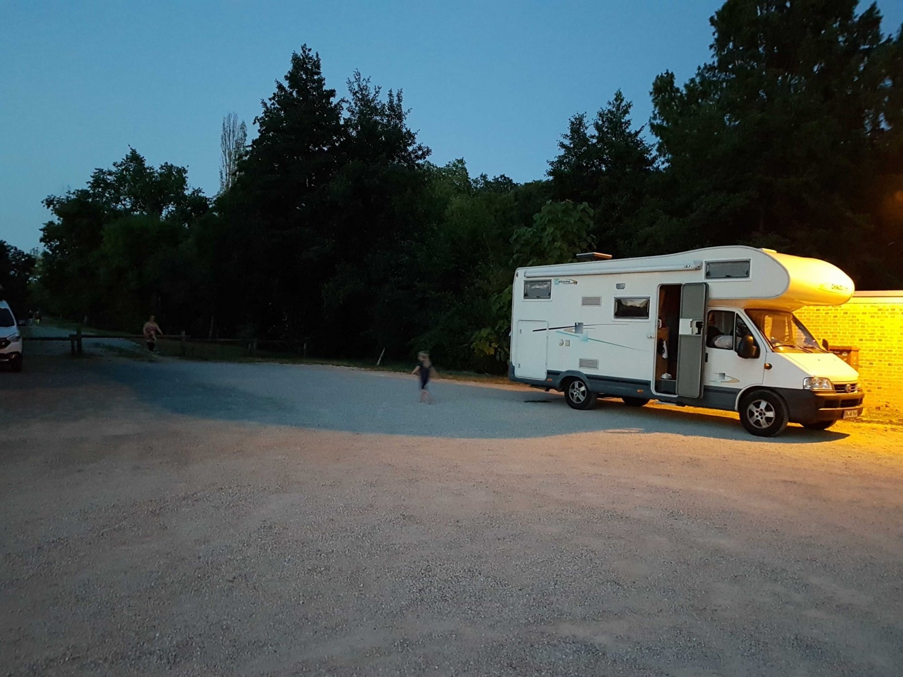 Stellplatz Marcilly-en-Villette — Ställplats in Marcilly-en-Villette