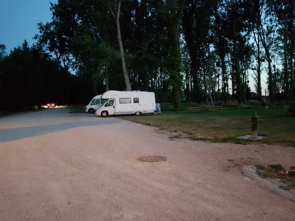 Stellplatz Marcilly-en-Villette — Photo 2