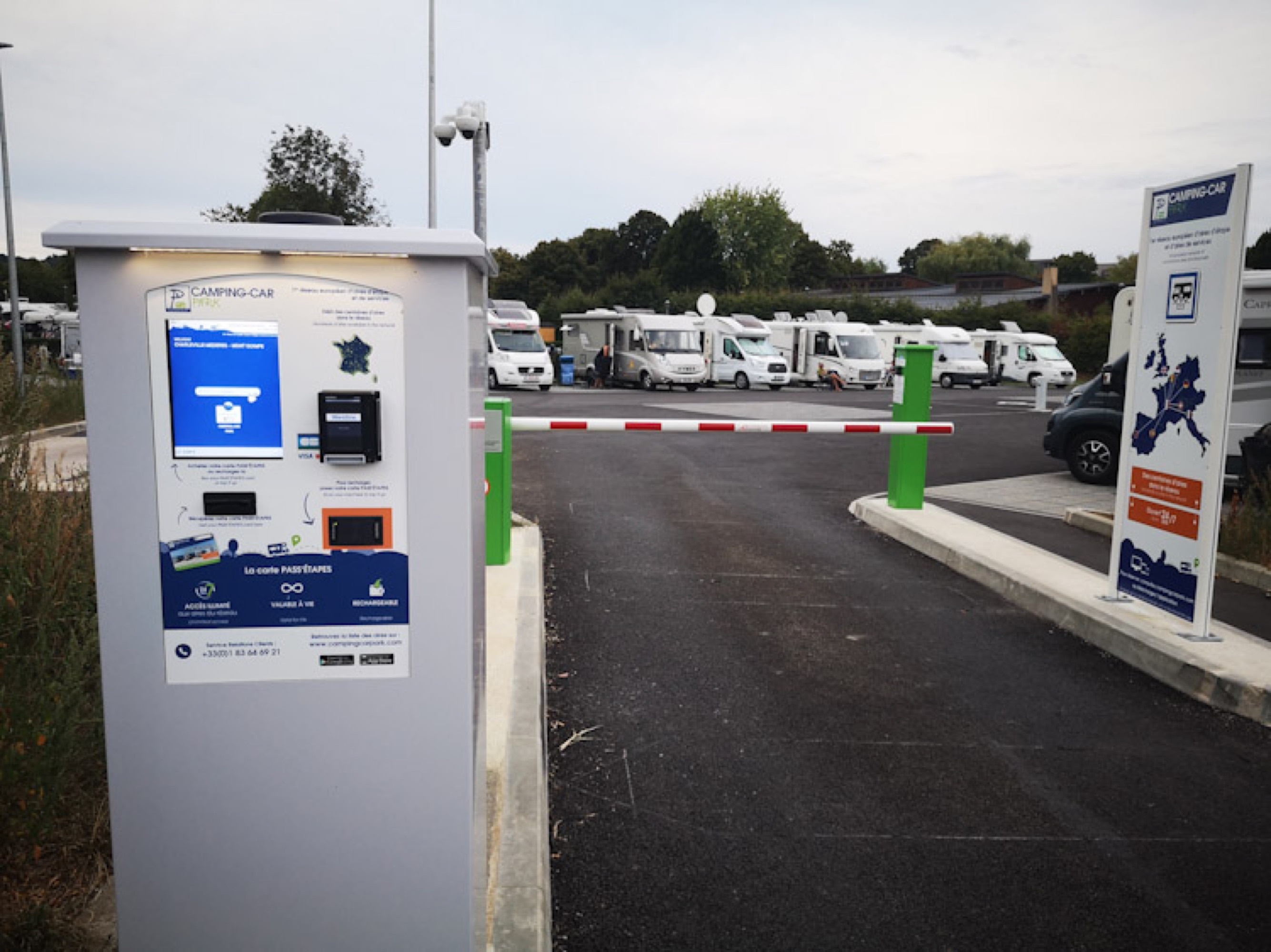 Camping-Car Park Charleville Mézières — Sítio para autocaravanas in Charleville Mézières