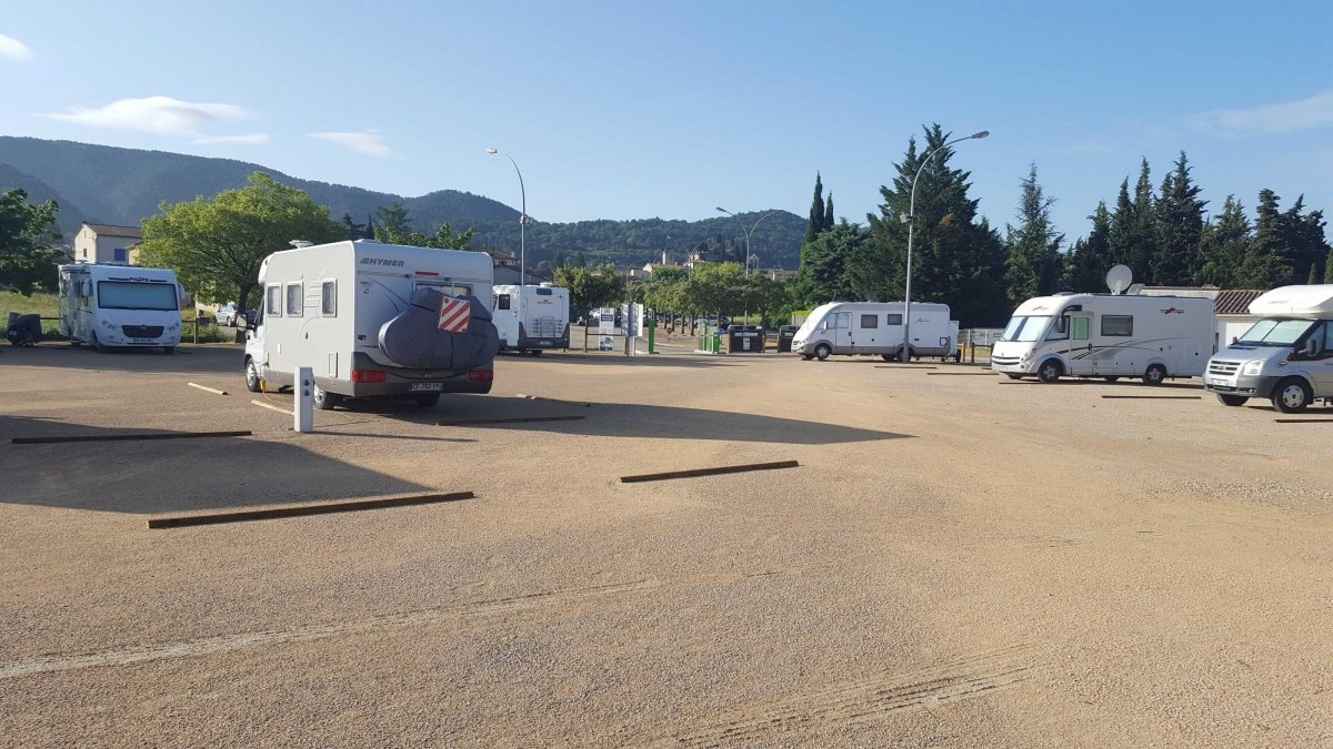 Stellplatz Malaucène — Ställplats in Malaucène