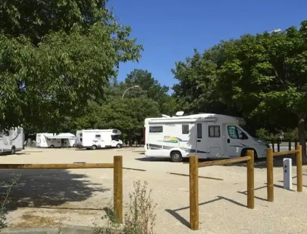 Stellplatz Malaucène — Campervan Site in Malaucène