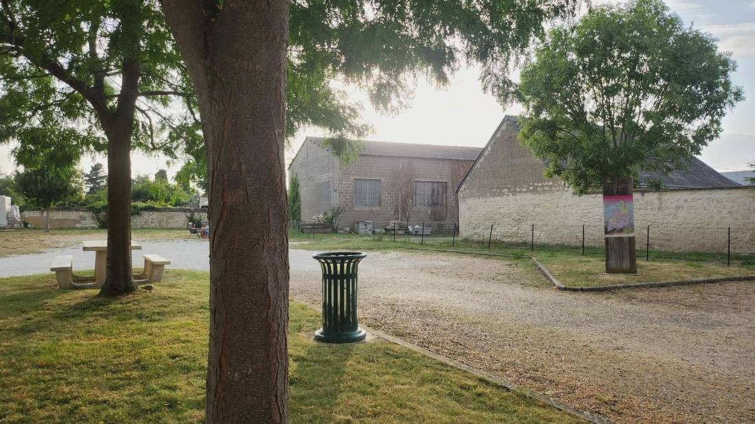 Stellplatz Chouzé-sur-Loire — Karavan Sitesi in Chouzé-sur-Loire