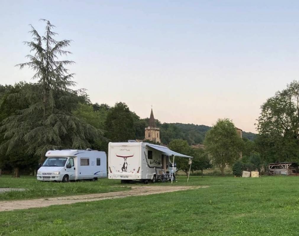 WoMo Stellplatz Sainte-Croix-Volvestre — Ställplats in Sainte-Croix-Volvestre