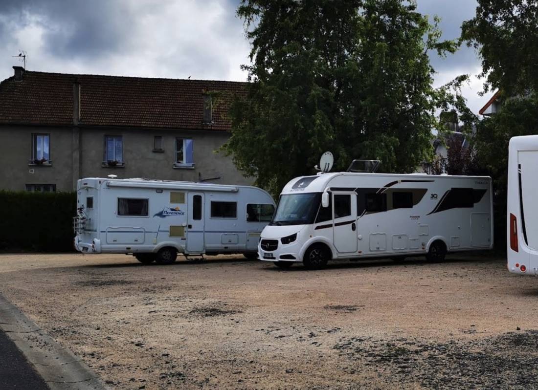 Stellplatz Pleaux — Sp. parking dla kamperów in Pleaux