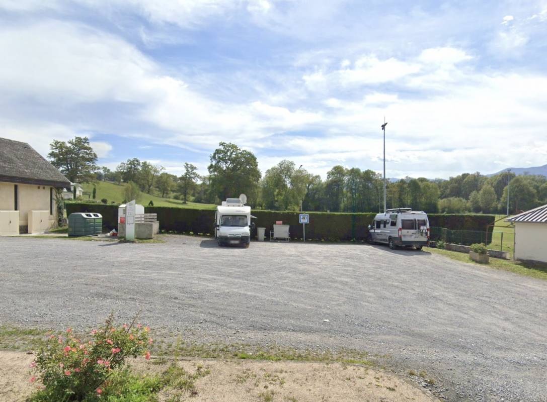 Stellplatz Ogeu-les-Bains — Camperplaats in Ogeu-les-Bains
