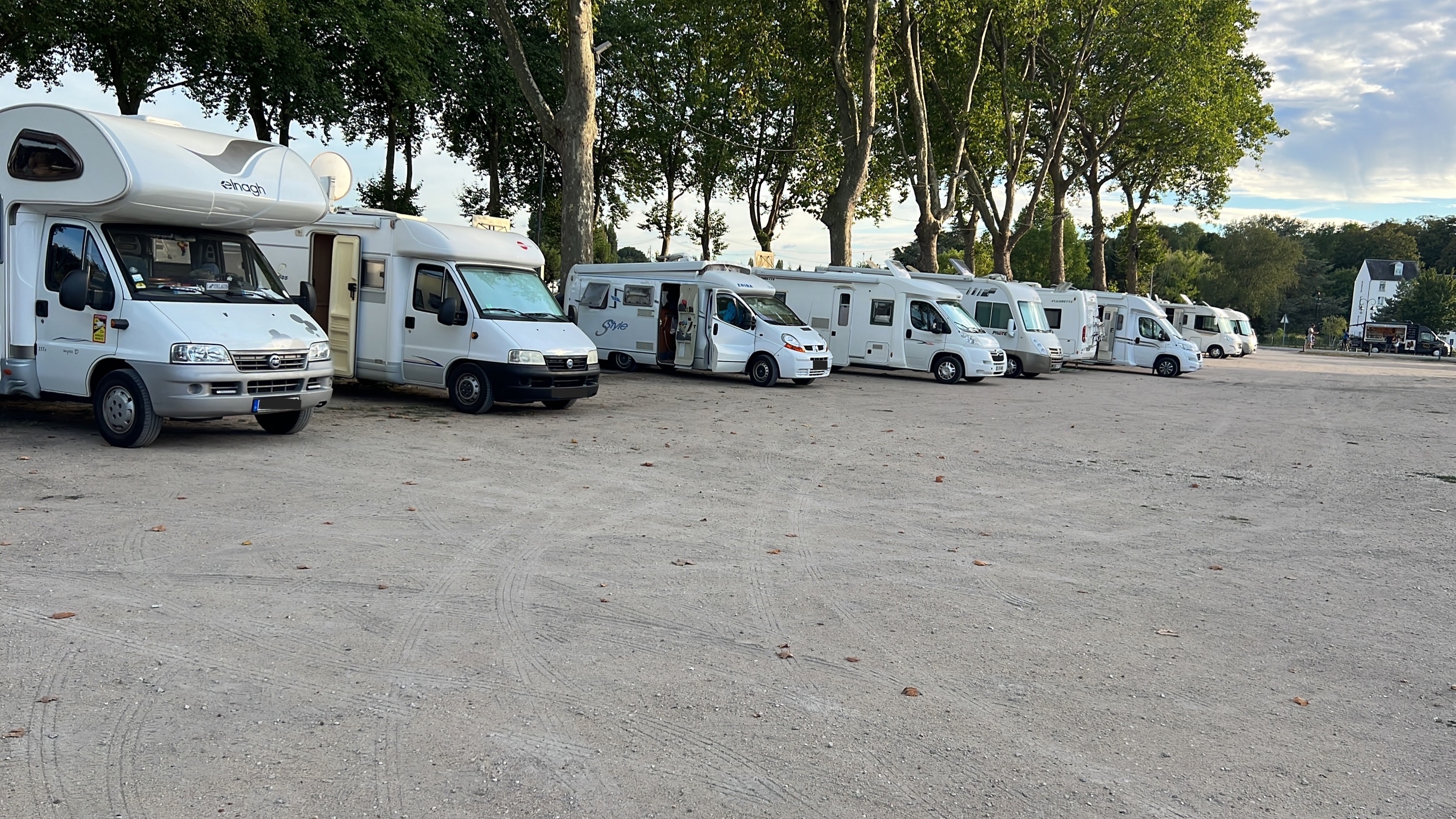 Stellplatz Meung-sur-Loire — Karavan Sitesi in Meung-sur-Loire