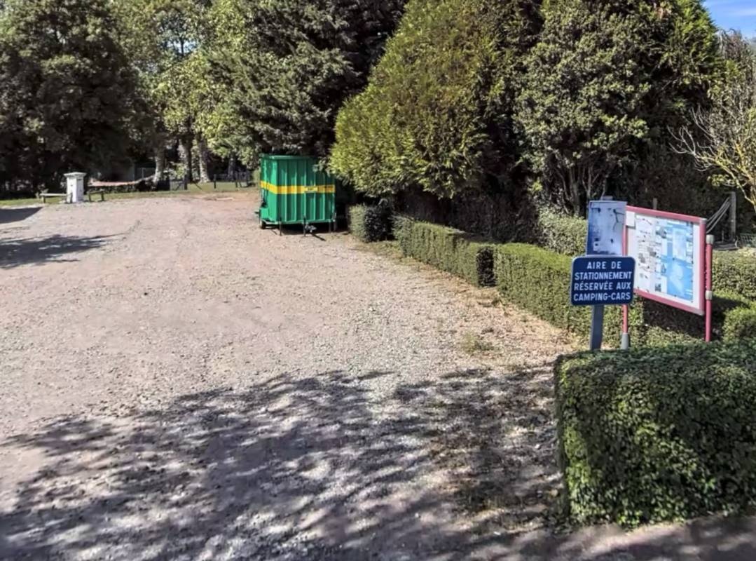 WoMo Stellplatz Saint Benin d'Azy — Ställplats in Saint-Benin-d'Azy