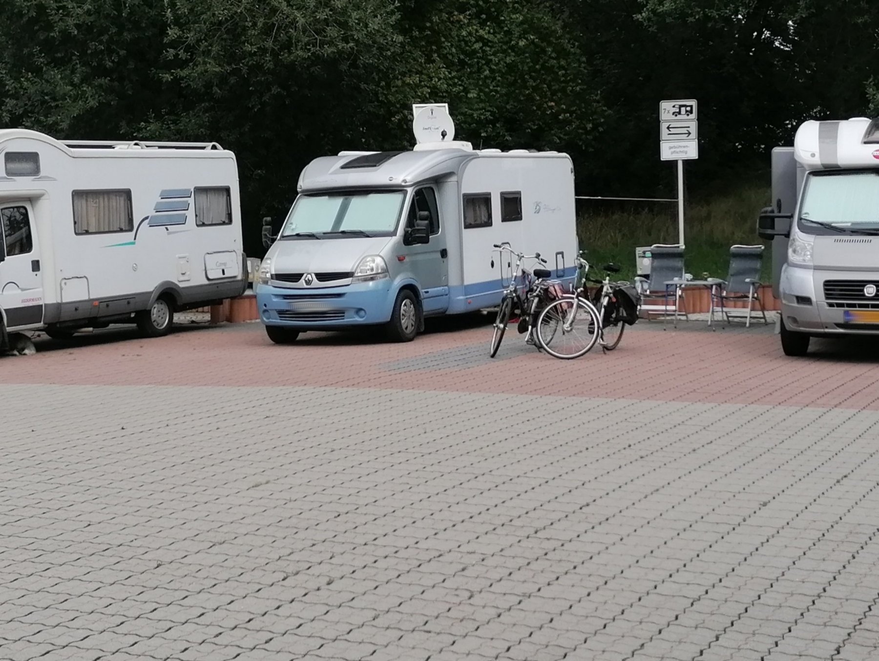 Stellplatz am Freibad Ebersbach — Bobilplass in Ebersbach-Neugersdorf
