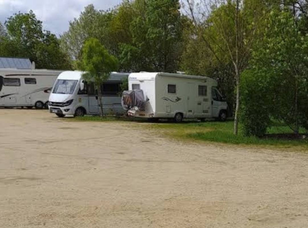 Stellplatz Briollay — Campervan Site in Briollay