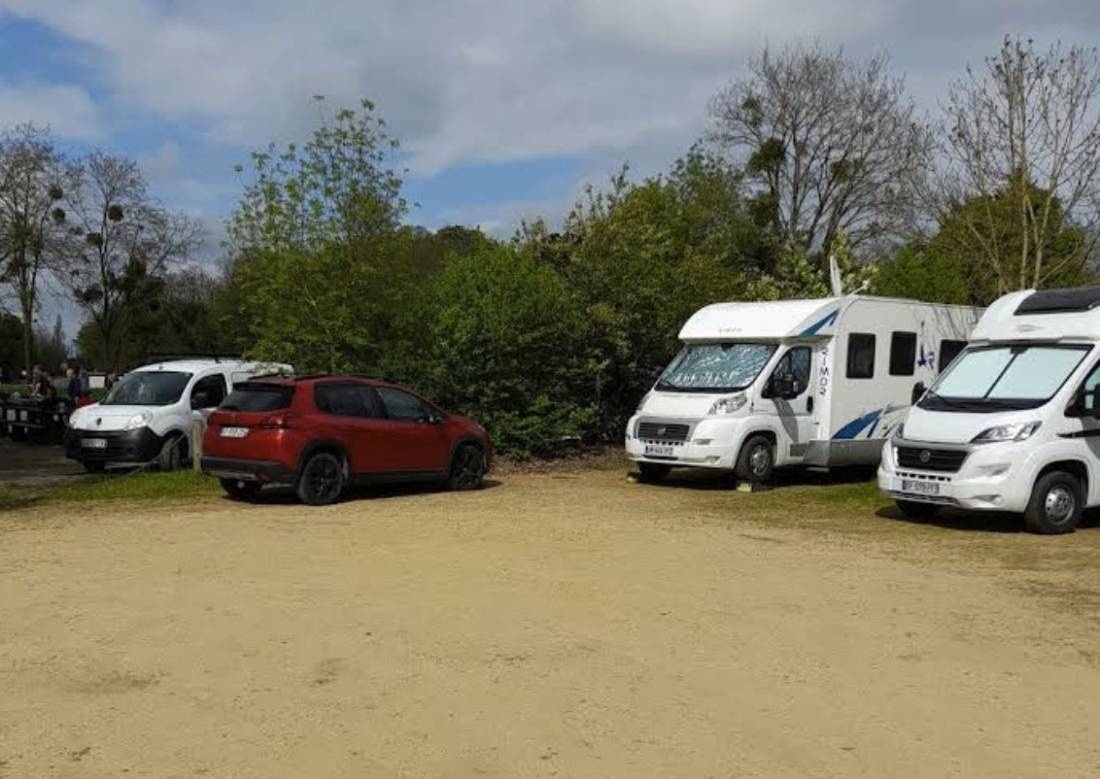 Stellplatz Briollay — Campervan Site in Briollay
