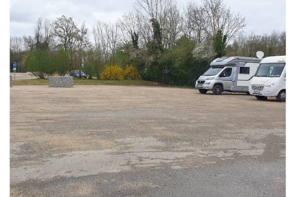 Stellplatz Pierre-de-Bresse — Sítio para autocaravanas in Pierre-de-Bresse