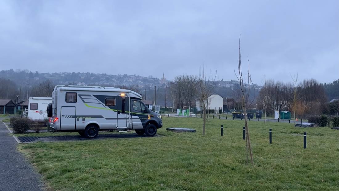 Aire Camping-Car Park — Ställplats in Donzenac