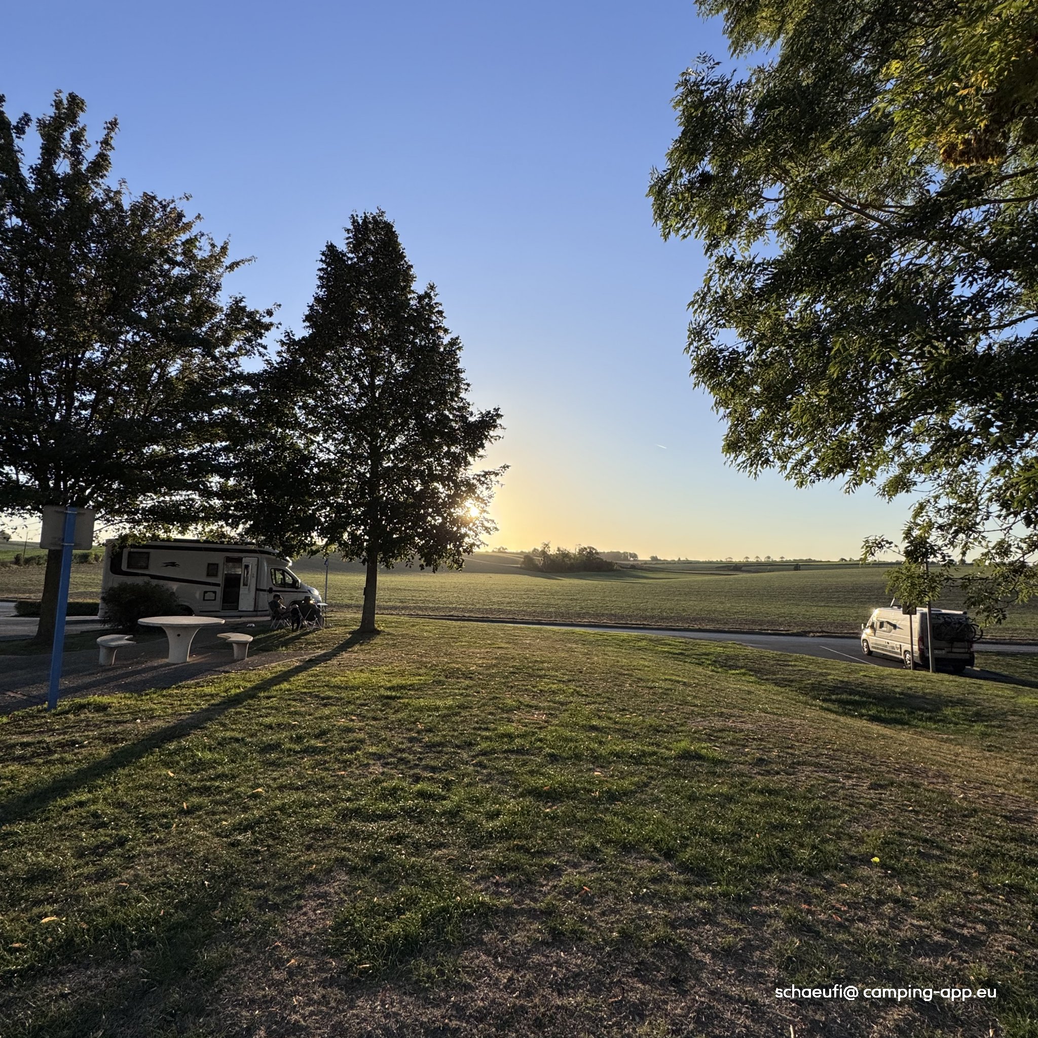 Stellplatz Hameau de Riqueval — Campervan Site in Bellicourt