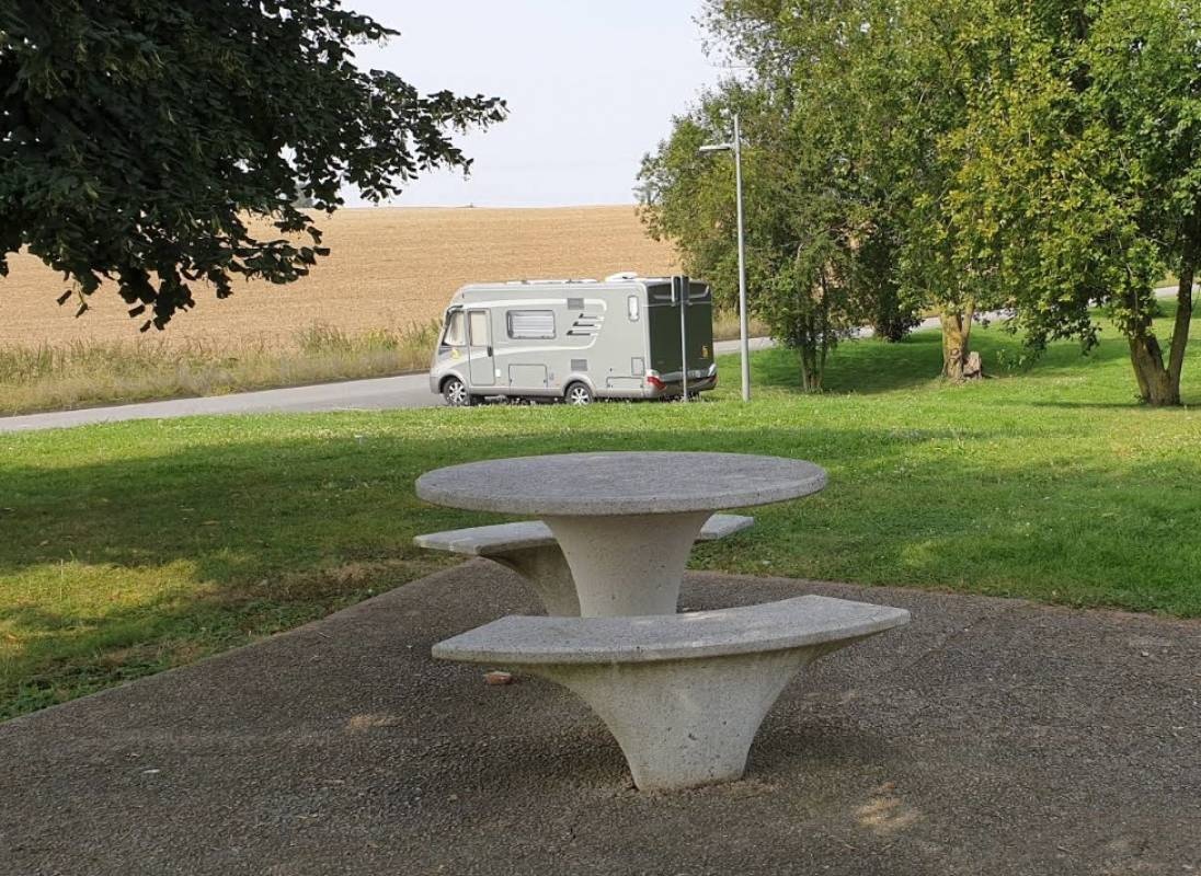 Stellplatz Hameau de Riqueval — Stellplatz in Bellicourt