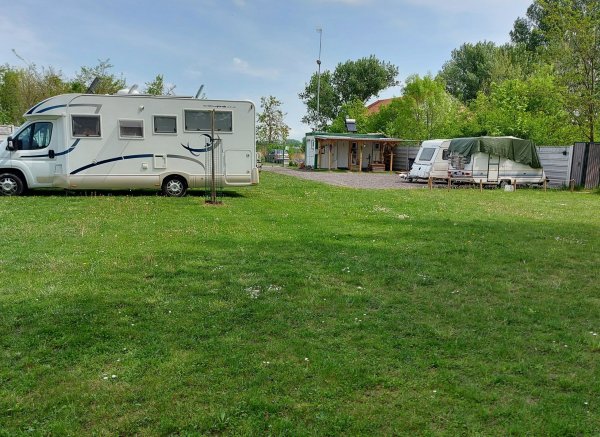Caravan Stellplatz Cilistov — Photo 4