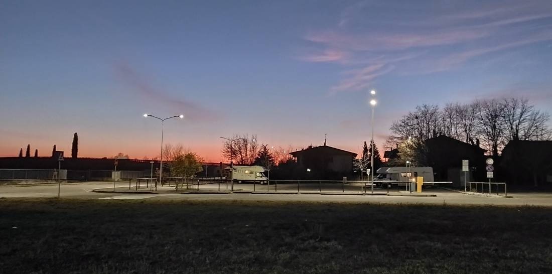 Area sosta camper — Aire camping car in San Pietro In Cariano