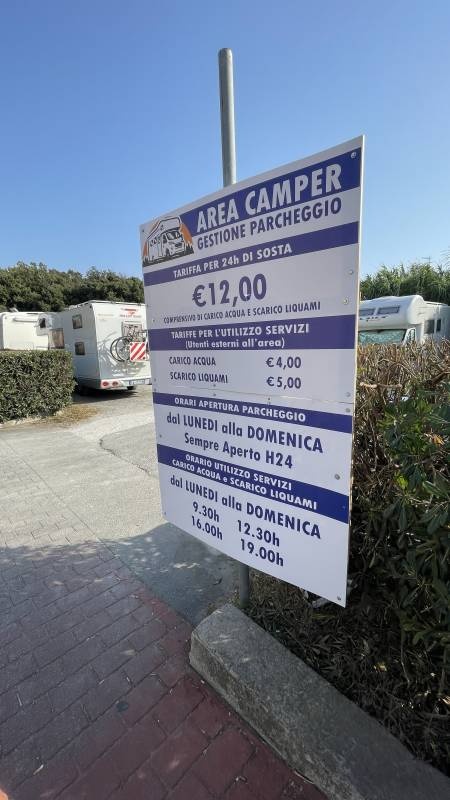 Stellplatz Rosignano Marittimo — Sp. parking dla kamperów in Castiglioncello