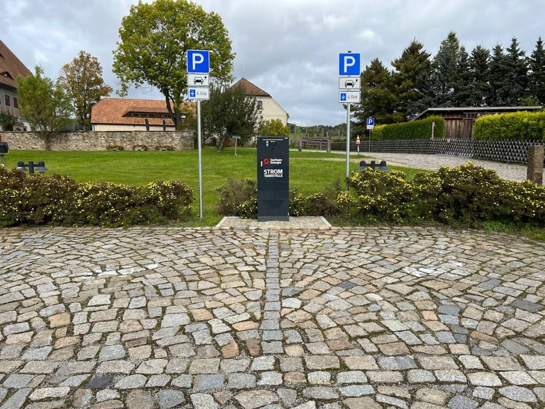 Stellplatz am Freizeitbad Obercunnersdorf — Campervan Site in Kottmar