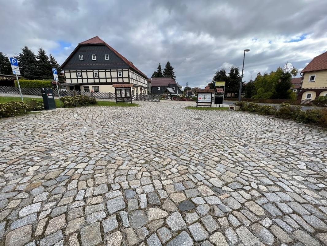 Stellplatz am Freizeitbad Obercunnersdorf — Campervan Site in Kottmar