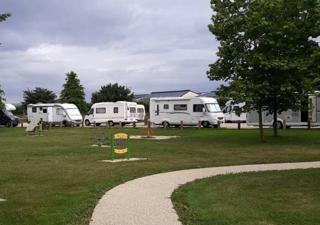 Stellplatz Torigny-les-Villes — Ställplats in Torigny-les-Villes