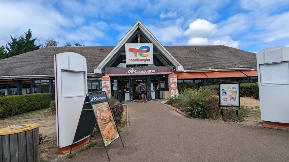 V/E Aire de Limours Briis sous Forges — Camperplads in Briis sous Forges