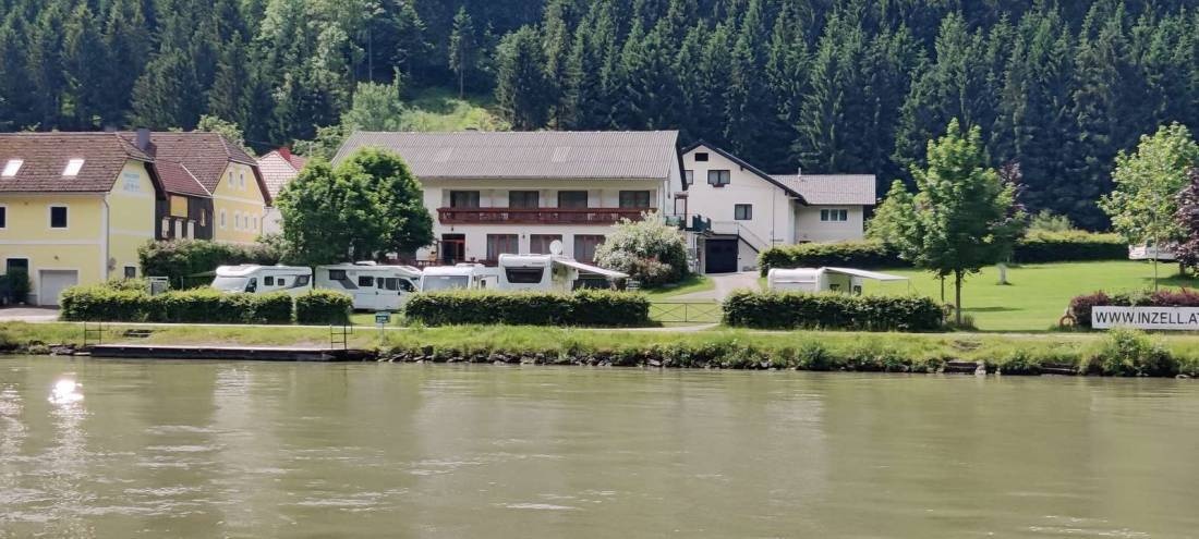 Camping & Gasthof Zum heiligen Nikolaus — Camping Site in Haibach ob der Donau