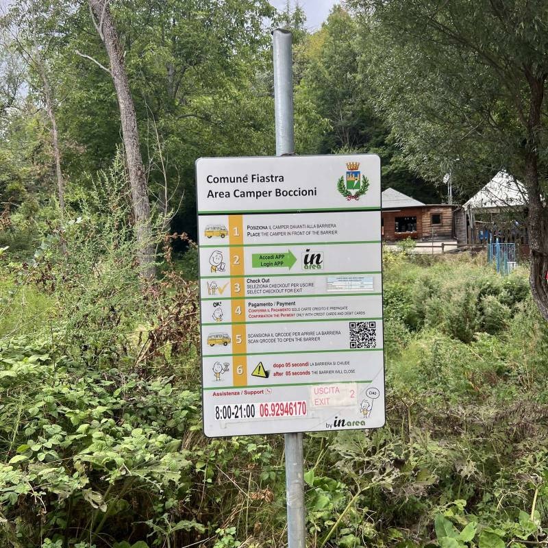 Area Camper Boccioni — Ställplats in San Lorenzo Al Lago
