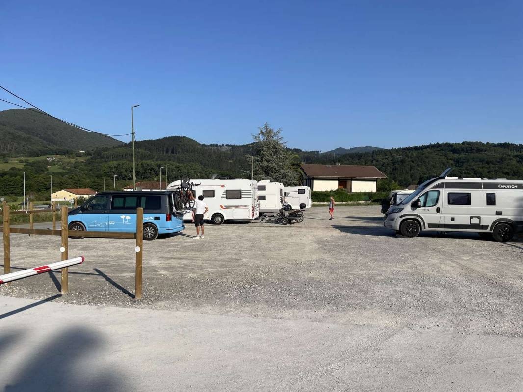 Área de Servicio Autocaravanas — Sp. parking dla kamperów in Zelaieta