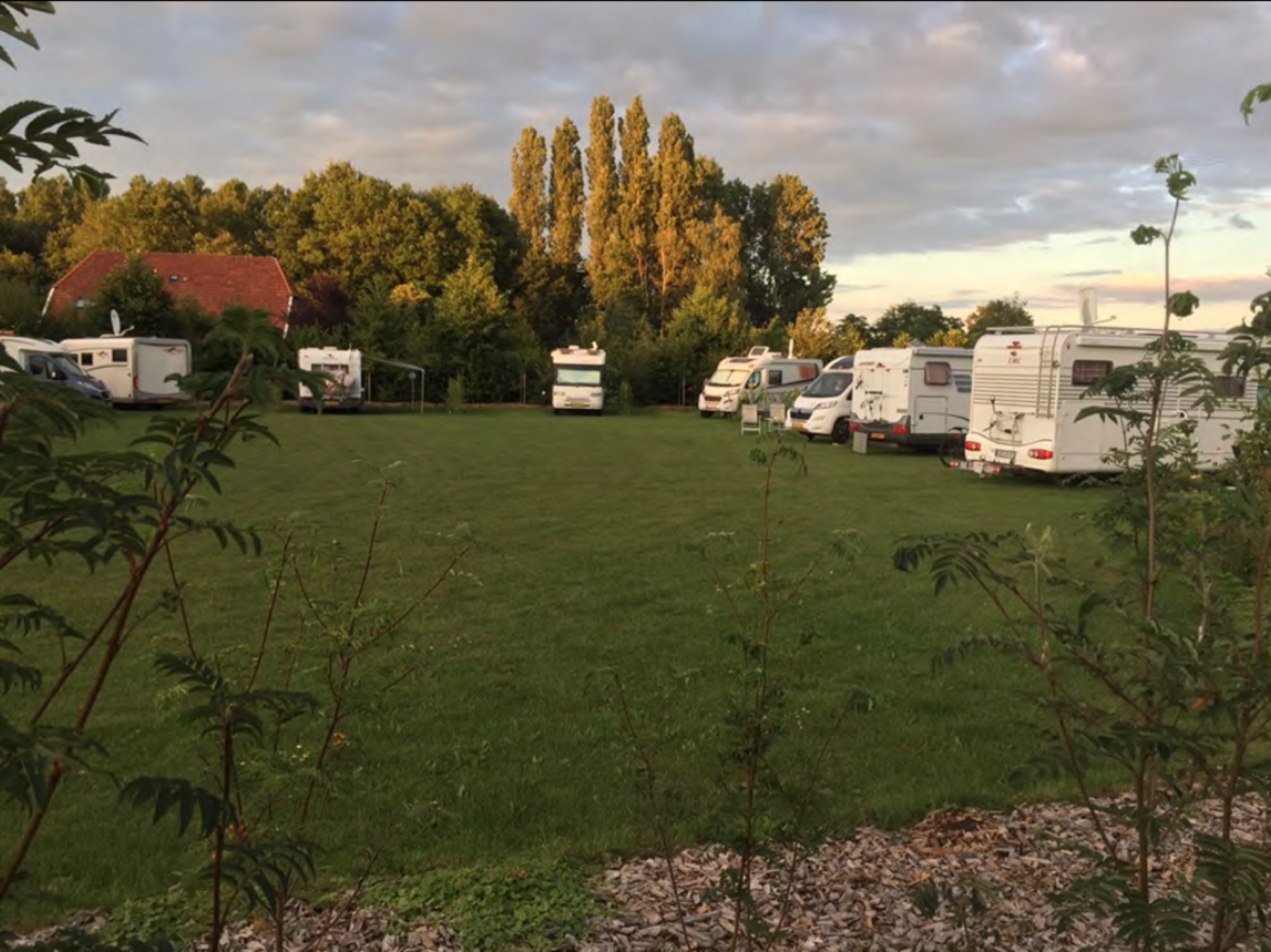 Camperlocatie De Haar — Area Autocaravanas in De Heurne