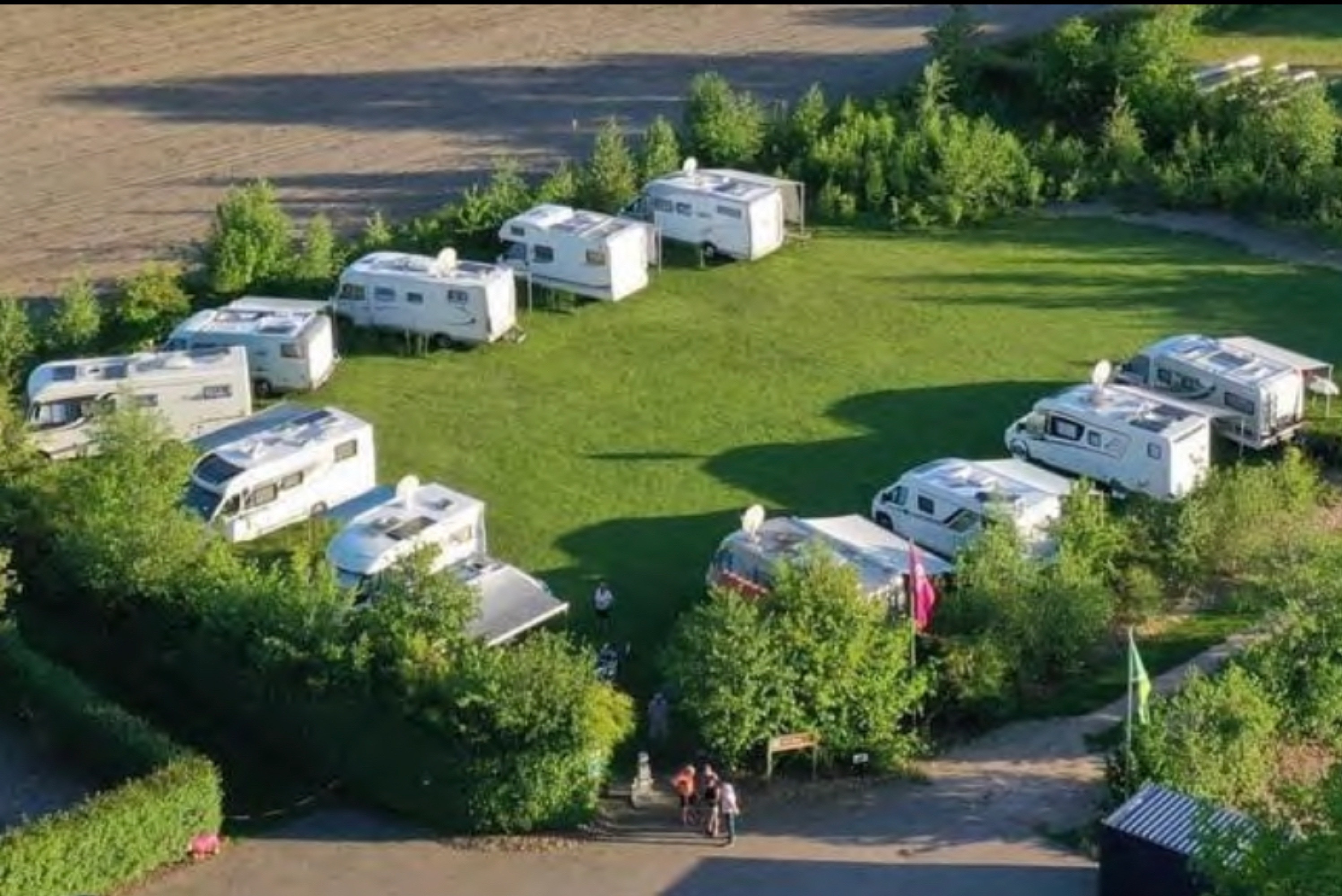 Camperlocatie De Haar — Karavan Sitesi in De Heurne