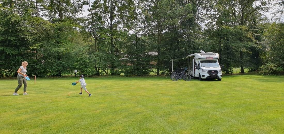 Camperplaats Fam van Well — Stellplatz in Overloon