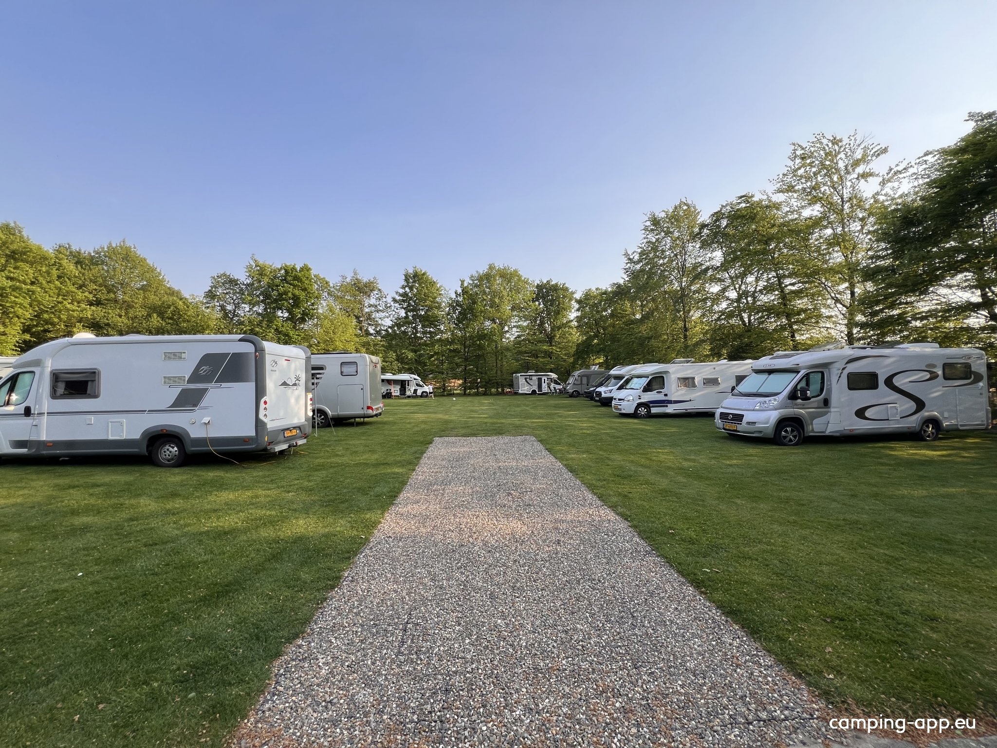 Camperplaats Fam van Well — Stellplatz in Overloon
