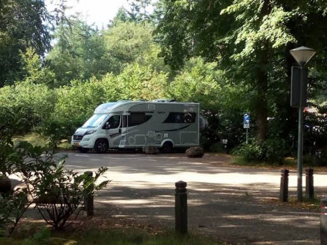 Parking bij Allure Camping De Zeven Linden — QuickStop in Baarn