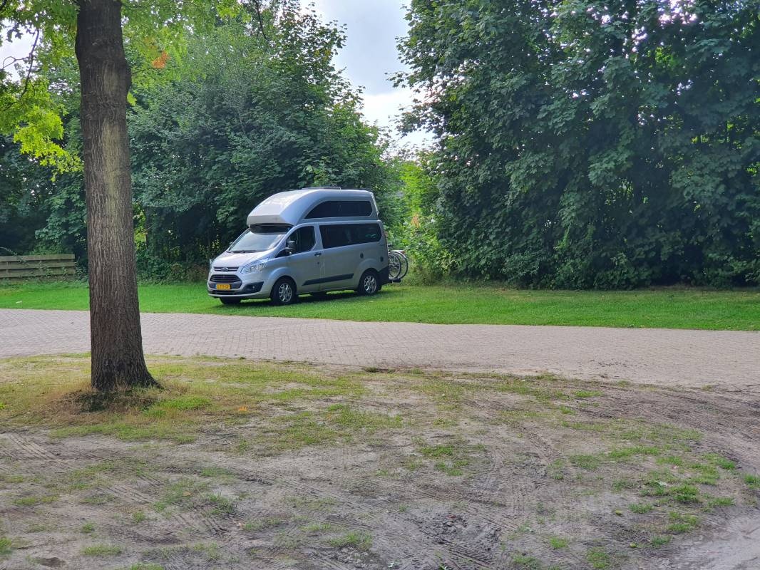 Camperplaats Wettervlecke — Sp. parking dla kamperów in Surhuisterveen