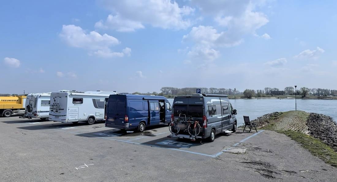 Stellplatz Waalkade — Bobilplass in Tiel