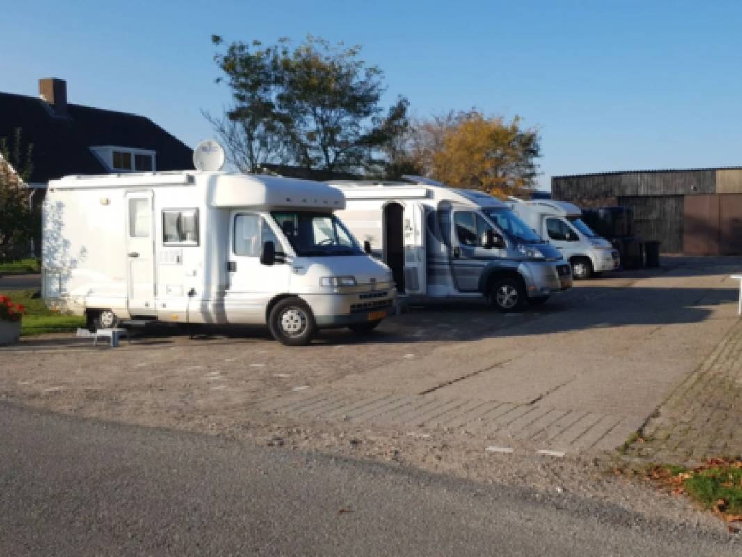 Den Hâneker - Ijsboerderij 't Koeiestalletje — Stellplatz in Wijngaarden