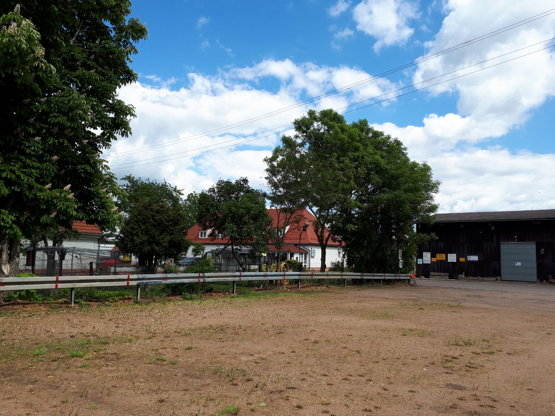 Stellplatz am Hotel Landhaus Nassau in Meißen — Ved restaurang in Meißen
