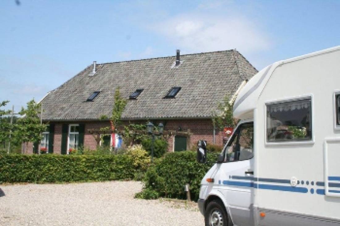 NatuurlijkBuiten — Karavan Sitesi in Sinderen