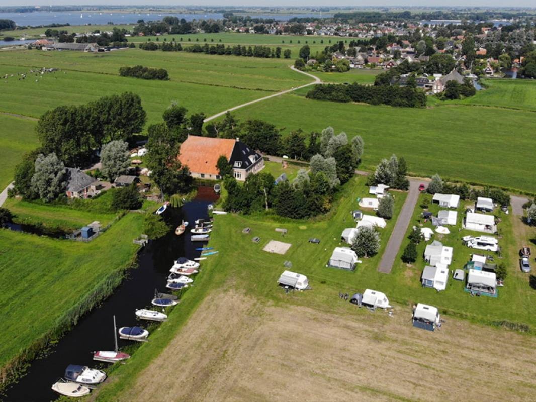 Camping Us Wetterpleats — Campingplatz in Terherne