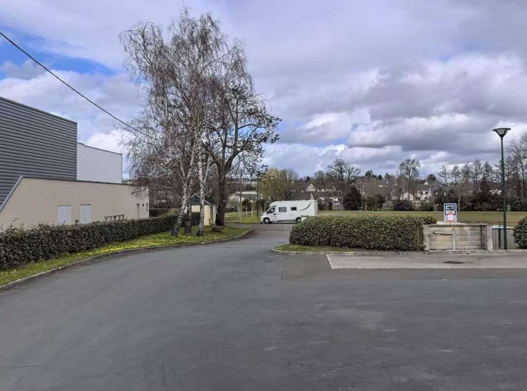 Stellplatz Montsûrs — Ställplats in Montsûrs