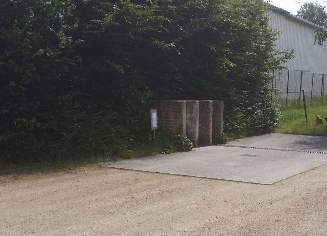 Stellplatz Saint-Loup-du-Gast — Campervan Site in Saint-Loup-du-Gast
